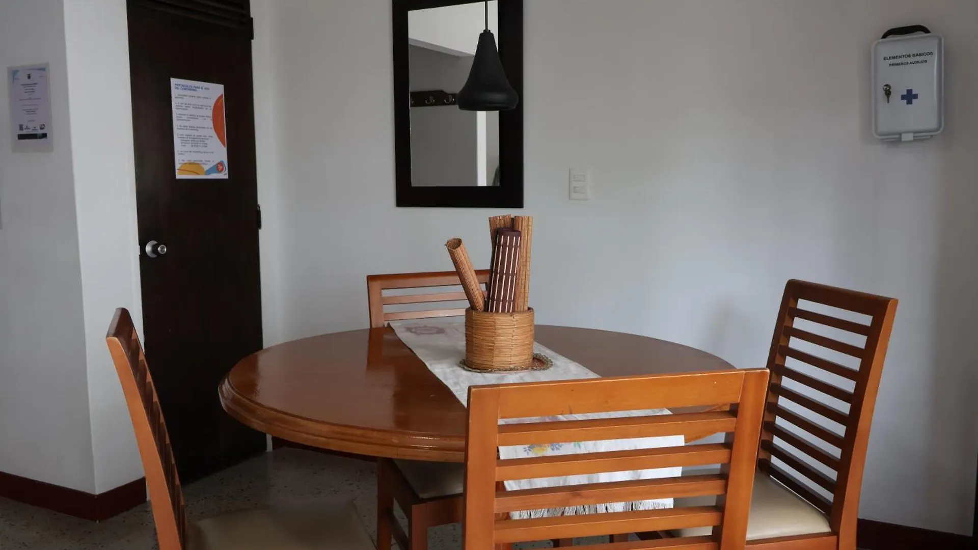 A1 Living Poblado Comoda Habitacion Privada Medellin Homestay